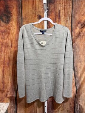 NWT! Basic Editions Long Sleeve Sweater Size L